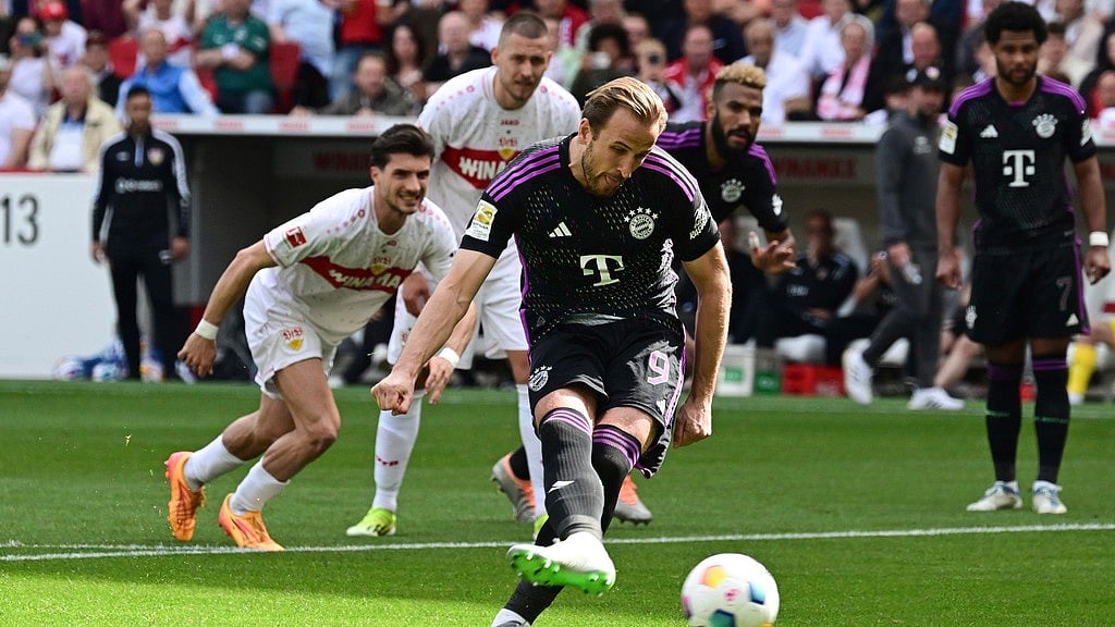 Munich's Harry Kane scores from the penalty spot, during the German Bundesliga soccer match between Bayern Munich and VfB Stuttgart, in Stuttgart, Germany, Saturday, May 4, 2024. -  (Bernd Wei'brod/dpa via AP)
