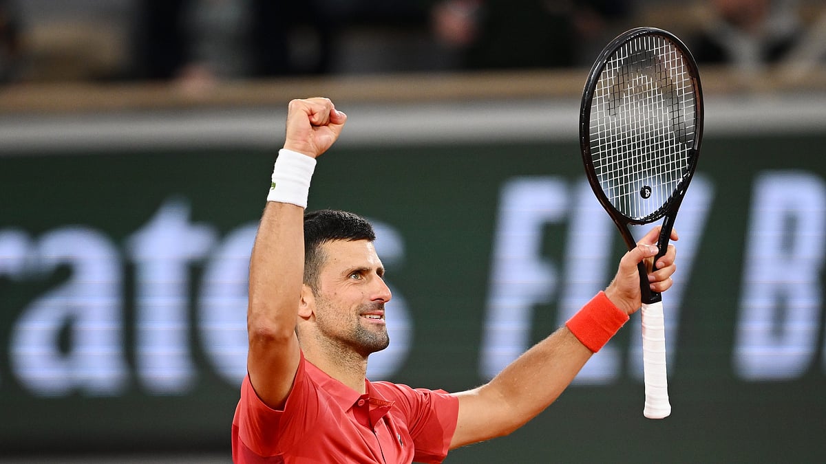 X/@RolandGarros : Novak Djokovic defeated Roberto Carballes Baena 6-4, 6-1, 6-2