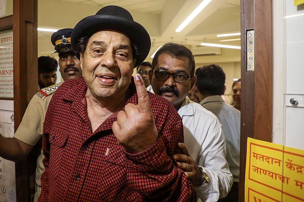 Photo: PTI : Dharmendra votes for 3rd phase
