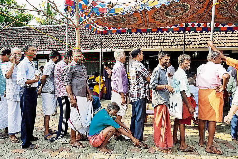 The Wait to Vote: People queue up to cast their vote in Palakkad, Kerala, on April 26, 2024 - Photo: AP