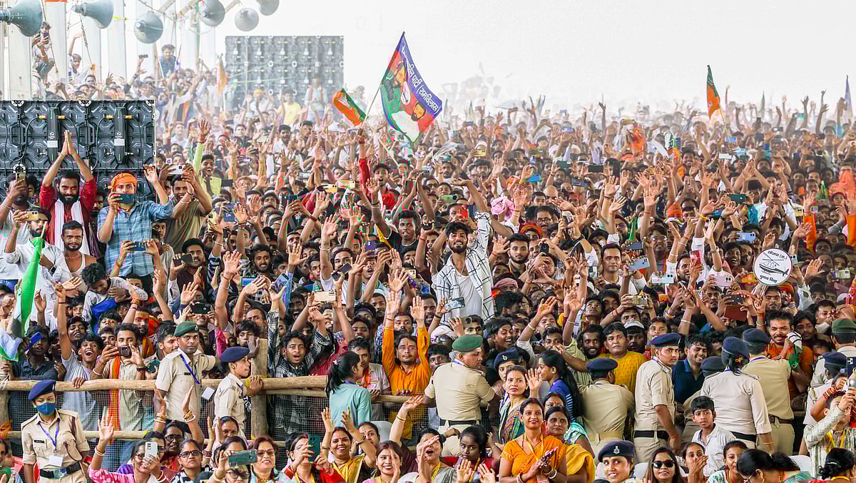 According to preliminary investigation, the clash broke out over putting up posters of a candidate and both sides used sharp weapons in the fight