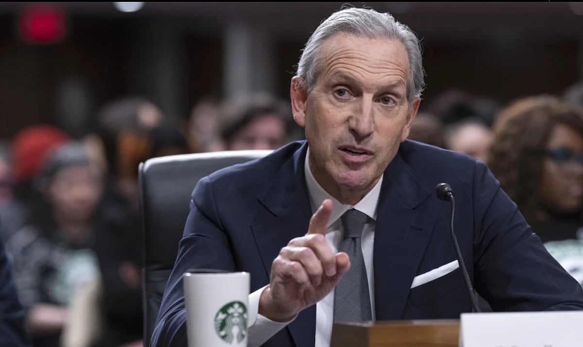 AP : Former Starbucks CEO Howard Schultz