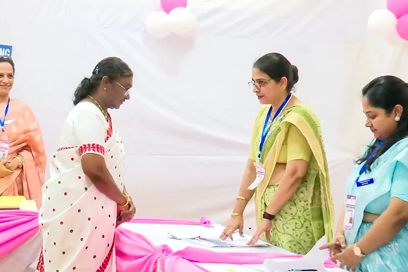 LS polls 2024 Murmu casts vote for 6th phase