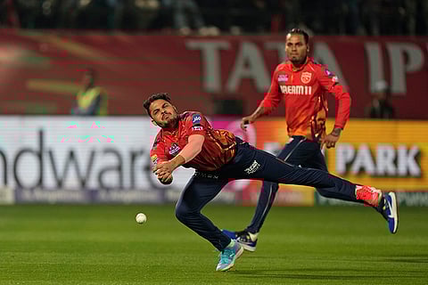 Ashutosh Sharma drops the catch of Virat Kohli