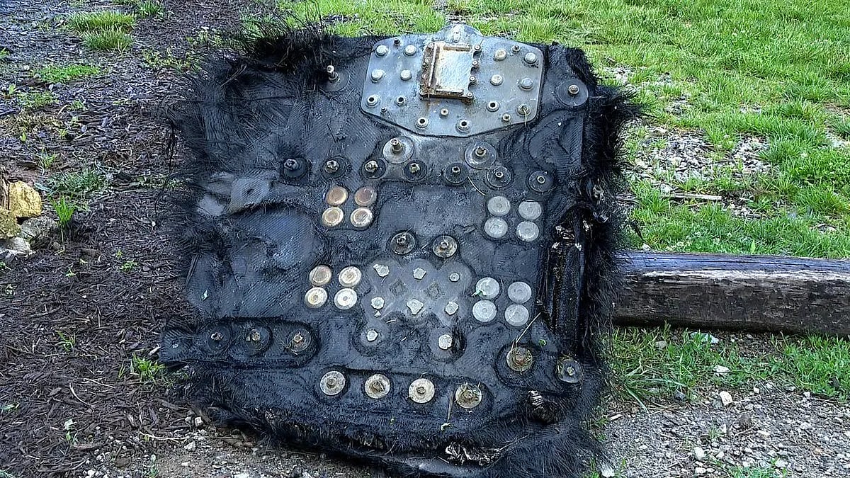 Twitter  : The object, standing nearly 4 feet tall, showed no signs of damaging the surrounding area.