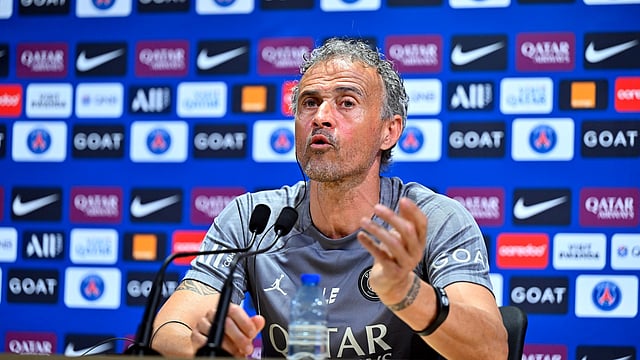 PSG Boss Luis Enrique Shrugs Off Barcelona Speculation