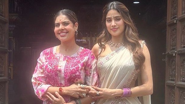 Instagram : Janhvi Kapoor at Muppathamman Temple