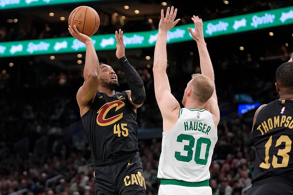 | Photo: AP/Steven Senne : NBA: Cleveland Cavaliers vs Boston Celtics
