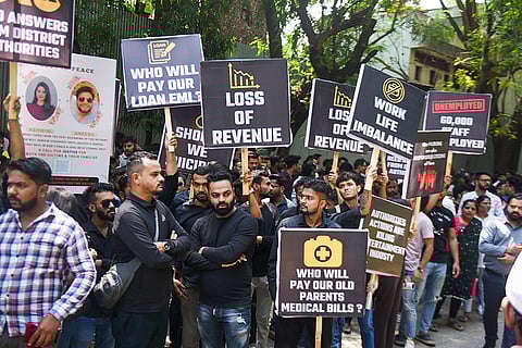 Pubs' staff protest in Pune