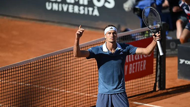 Alexander Zverev in action at the Italian Open semi-final. - X | @InteBNLdItalia