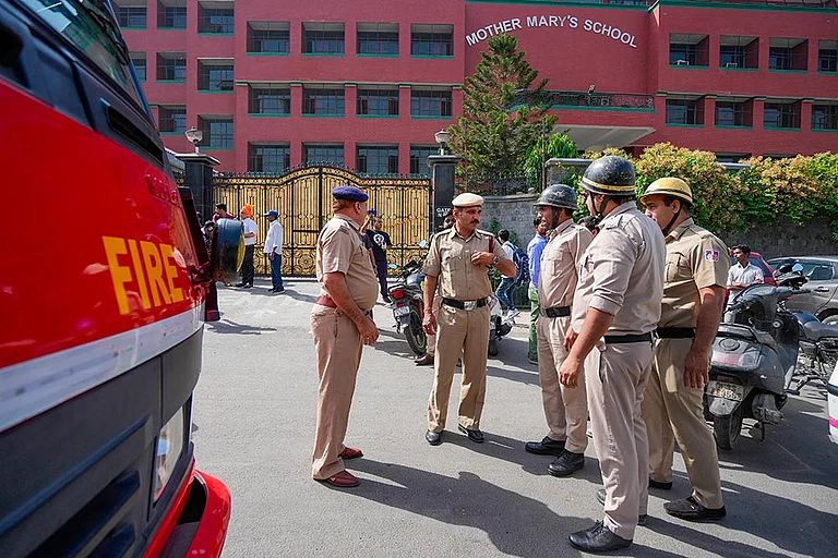 Bomb Scare in Schools - Photo: PTI/Ravi Choudhary