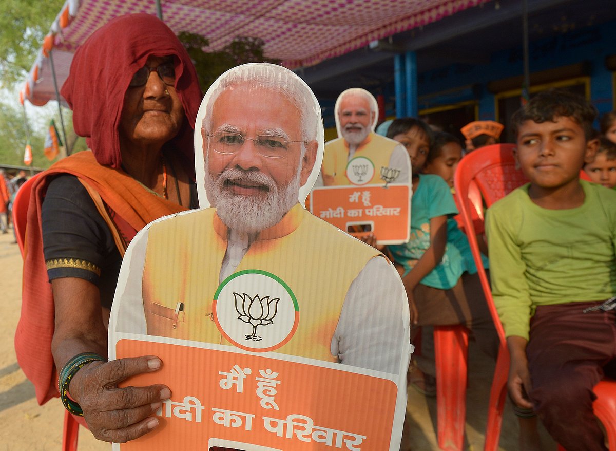 Vikram Sharma/Outlook : BJP supporters at an Election meeting in rural Rae Bareli waiting for the BJP candidate Dinesh Pratap Singh