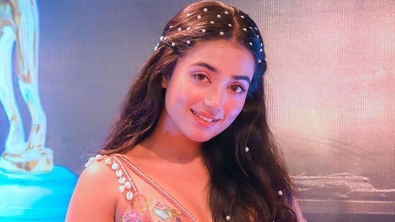 Instagram : Neeharika Roy