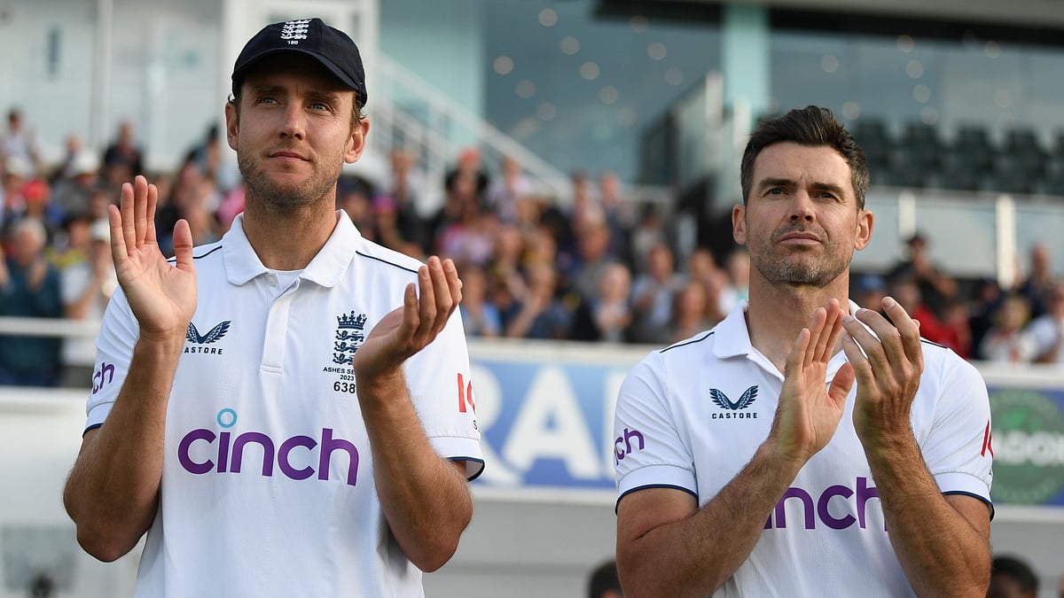 File : Stuart Broad and James Anderson.