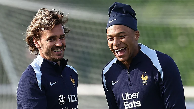 Griezmann and Mbappe smile during a France training session - null