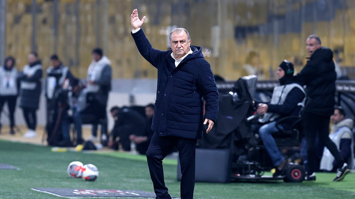 AP : Panathinaikos' head coach Fatih Terim instructs his players during a Greek super League soccer match against AEK Athens, at OPAP Arena stadium, in Athens, Greece.