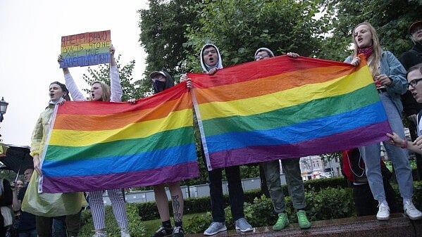 Pakistan Sends Back Norwegian Islamist Wanted Over Deadly Shooting At LGBTQ+ Festival 