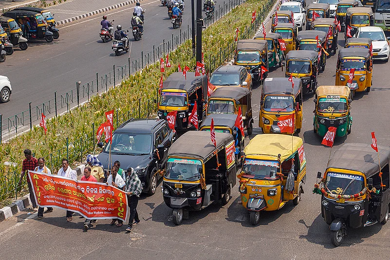 Auto rickshaw drivers rally in BBSR