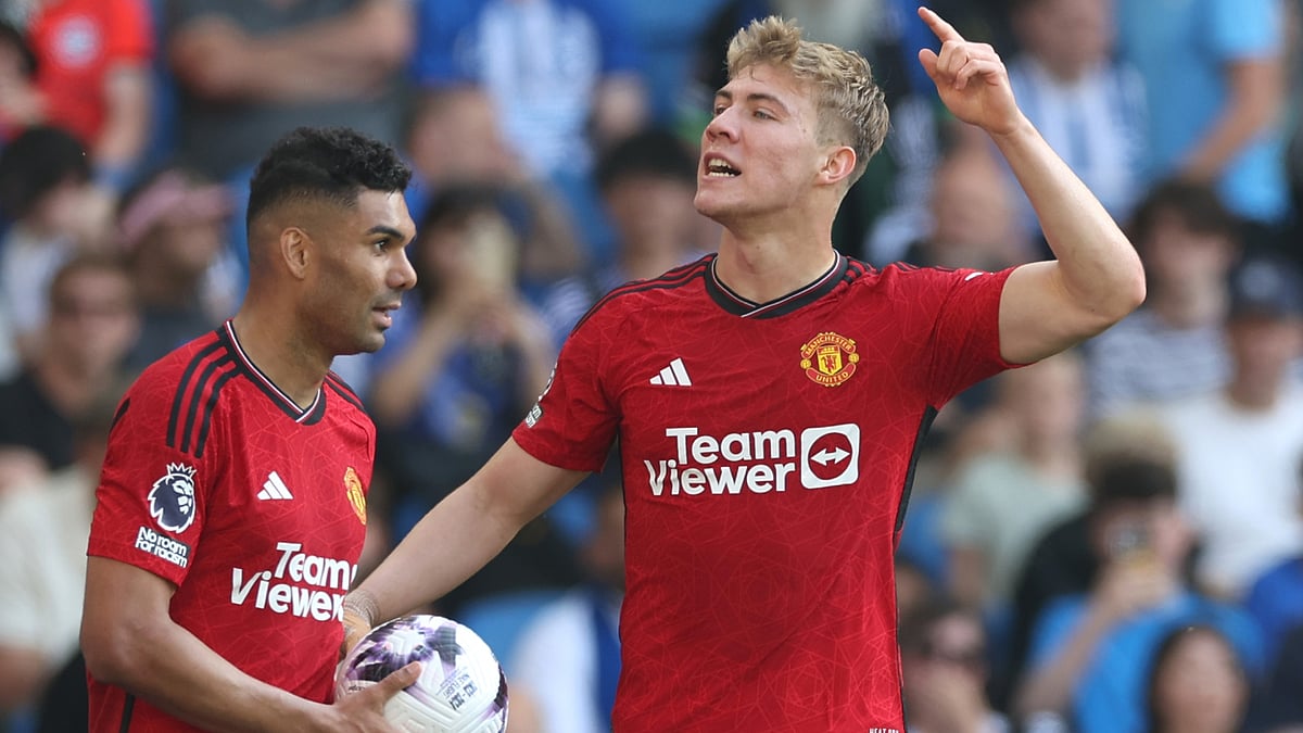 Rasmus Hojlund celebrates for Man Utd. - null