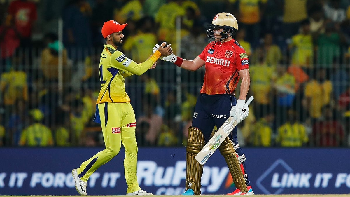 Sam Curran (R) shakes hands with Ruturaj Gaikwad after match - X/@IPL