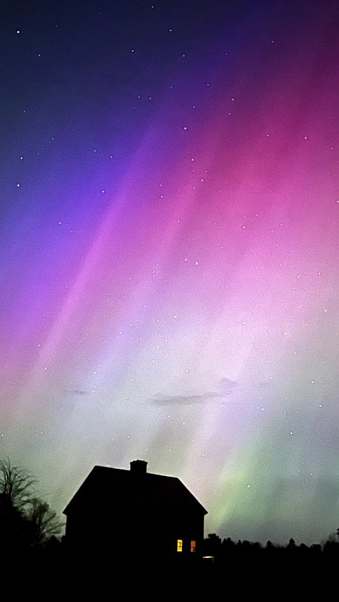 AP : Northern Lights in Maine, US.