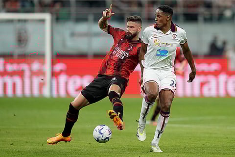 Olivier Giroud duels with Yerry Mina