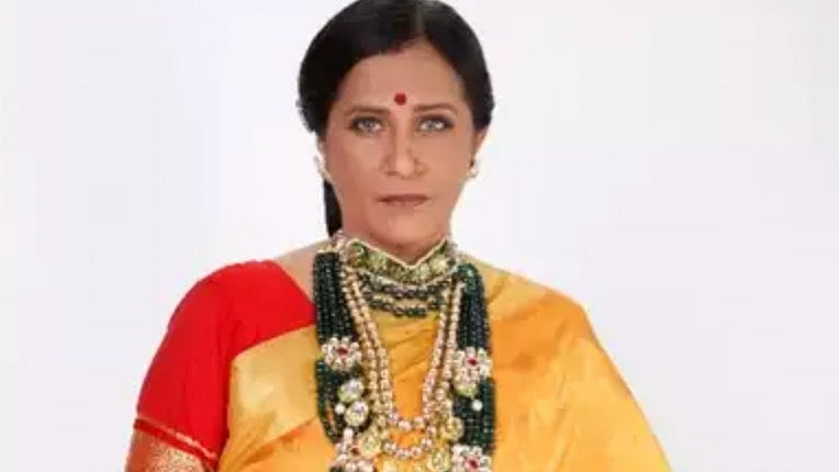 Instagram : Sumukhi Pendse