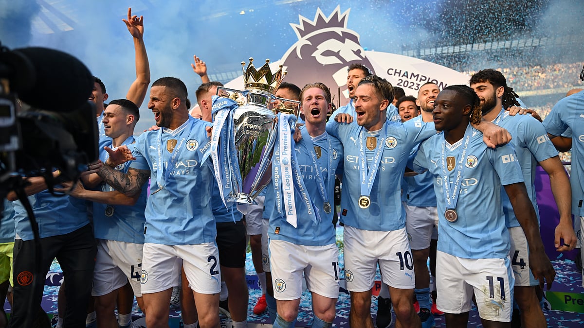 Kevin De Bruyne lifts the Premier League trophy. - null