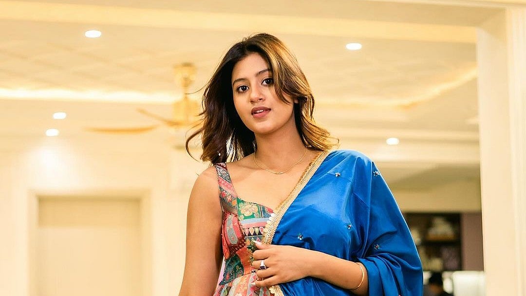 Instagram : Anjali Arora