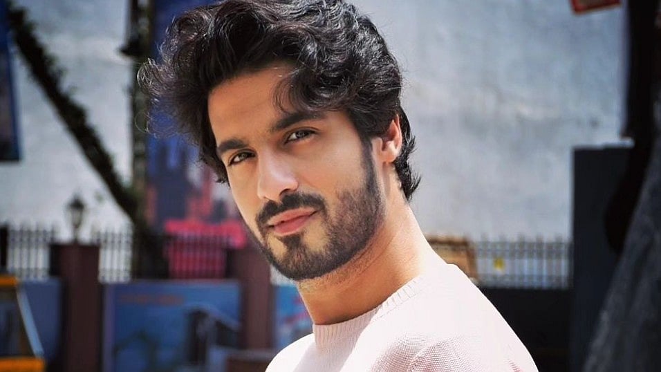 Instagram : Abrar Qazi