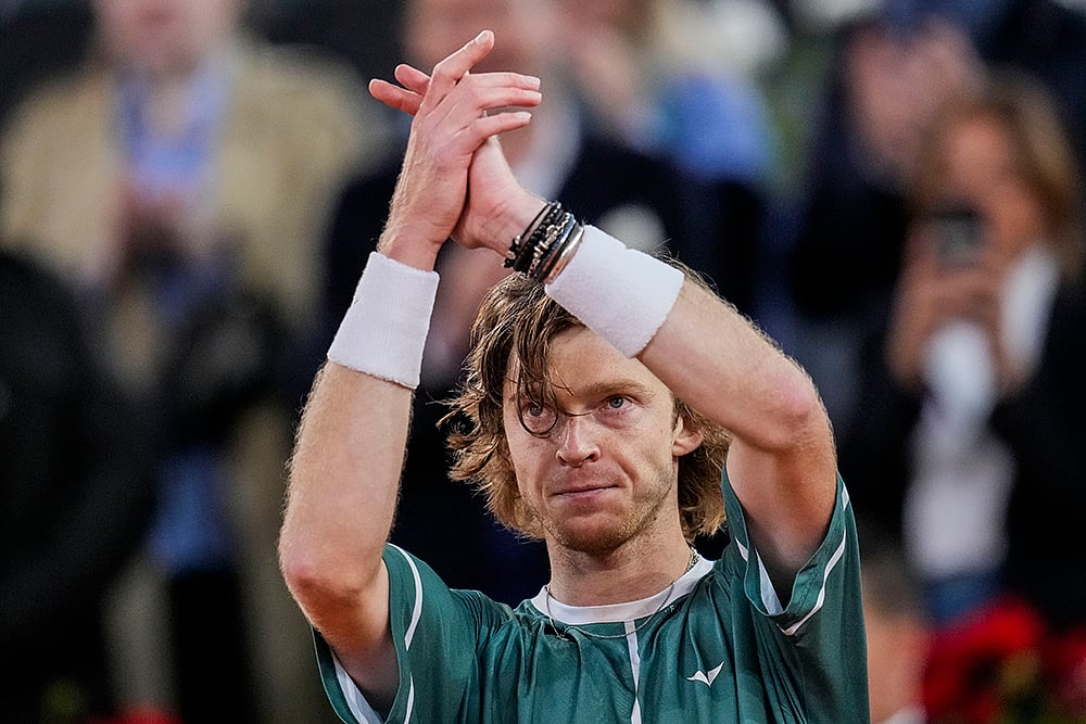 | Photo: AP/Manu Fernandez : Madrid Open 2024: Carlos Alcaraz vs Andrey Rublev