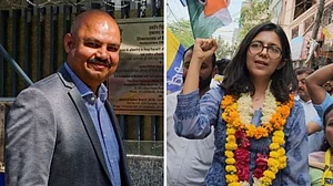 File Photo : Bibhav Kumar (L) and Swati Maliwal (R) |