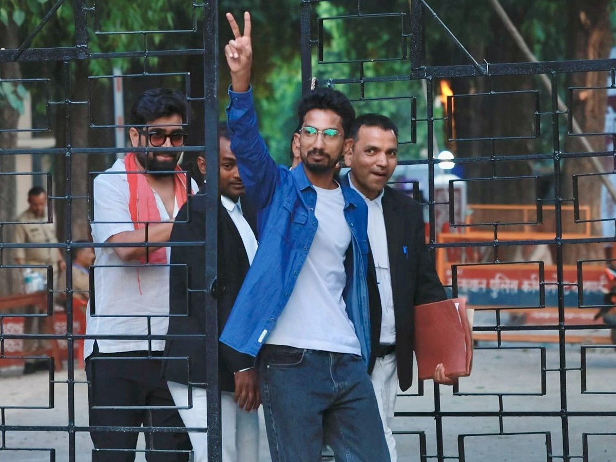 X/@ShyamRangeela
 : Comedian Shyam Rangeela had announced to contest against PM Narendra Modi