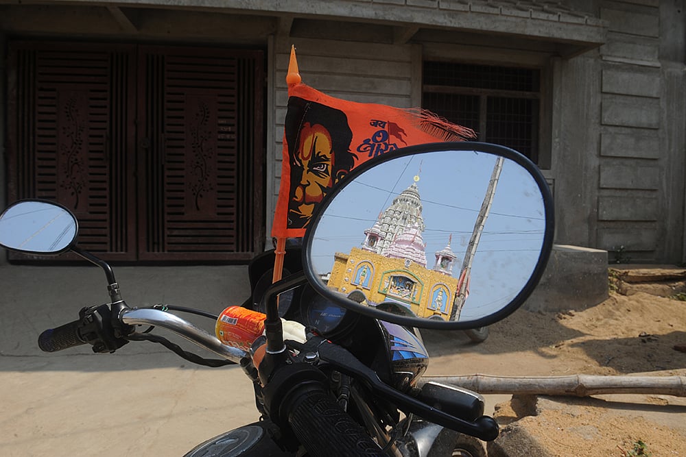 Hanuman flag near a temple in Sarkanda