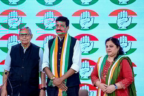 Ex IPS officer joins Congress
