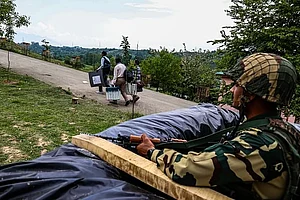 (Photo by Nasir Kachroo/NurPhoto via Getty Images) : Polling officers are carrying Electronic Voting Machines (EVM) and Voter Verifiable Paper Audit Trail (VVPAT) machines as they are moving towards their respective polling stations amid tight security ahead of the fifth phase voting of the Lok Sabha elections in Baramulla, Jammu and Kashmir, India, on May 19, 2024.