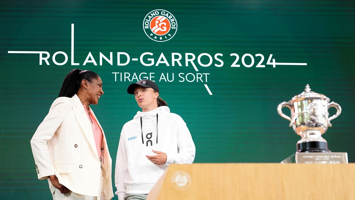 Iga Swiatek with French athletic champion Marie-Jose Perec. AP Photo