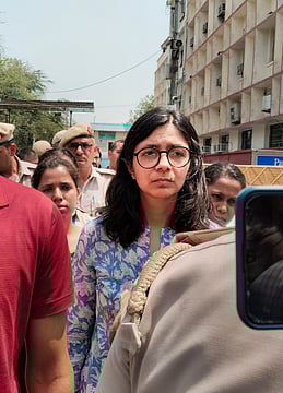 Maliwal 'Assault' Case: AAP MP Breaks Down During Hearing, Calls Out YouTuber Dhruv Rathee; Bibhav Kumar Denied Bail