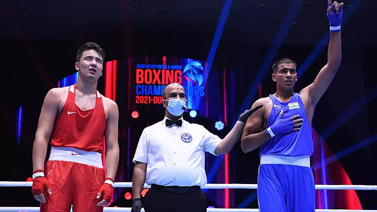 Abhimanyu Loura(blue) beat Kristiyan Nikolov to hand India second win. - File Photo