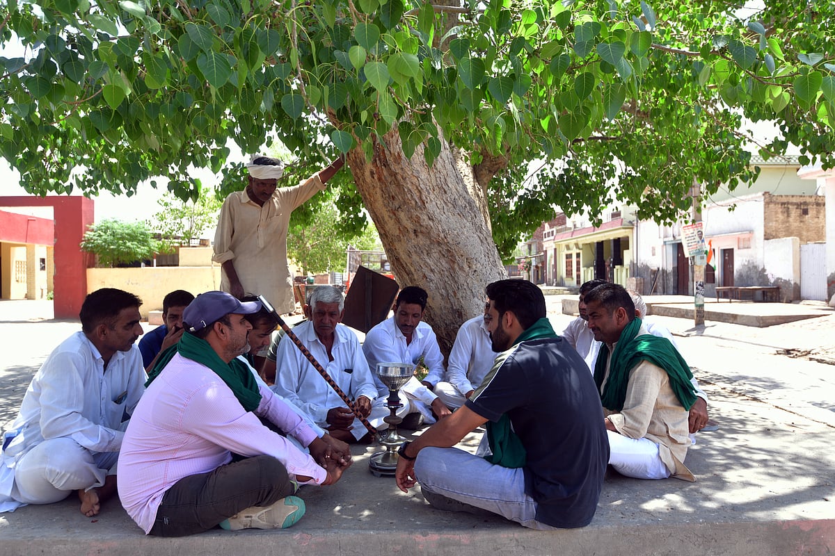 Photo via Tribhuvan Tiwari for Outlook : Farmers of Sirsa Discussing Elections