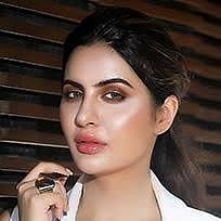 'Taarak Mehta' Star Deepti Sadhwani Shines In Thigh-High Slit Gold Sequin Gown At Cannes