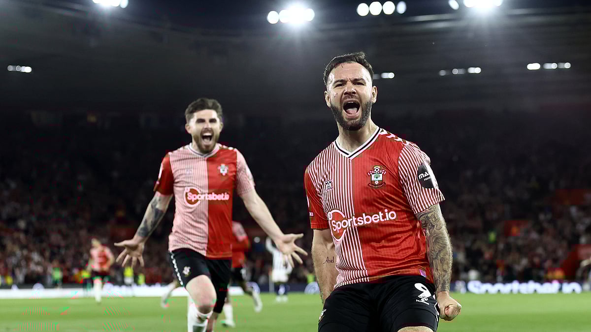 Adam Armstrong (r) celebrates sending Southampton to Wembley