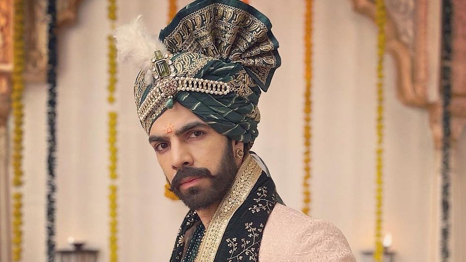 Instagram : Karan V Grover