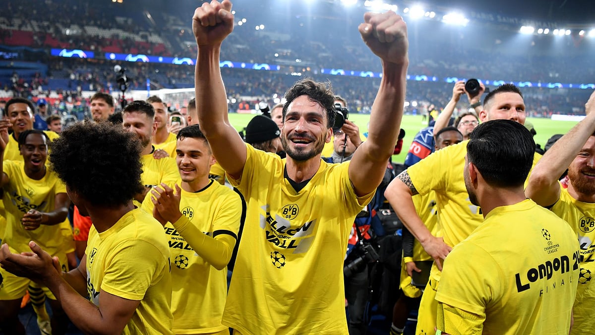 Hummels and Dortmund celebrate their victory over PSG. - null