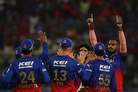 RCB players celebrates the Axar Patel's wicket
