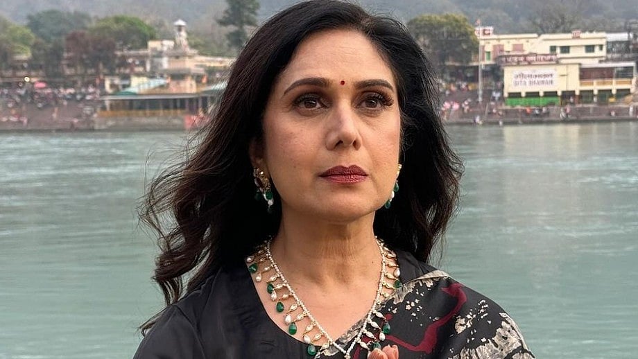 Instagram : Meenakshi Seshadri