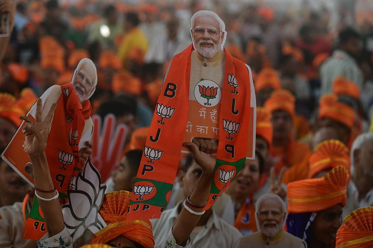 Outlook/ Tribhuvan Tiwari : The supporters of BJP holding banners of Prime Minister Narendra Modi during his rally in Delhi's Dwarka |