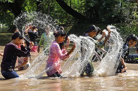 Weather: Hot summer day in Jammu