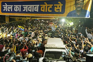 PTI : How Delhi Police Is Handling AAP Protest |