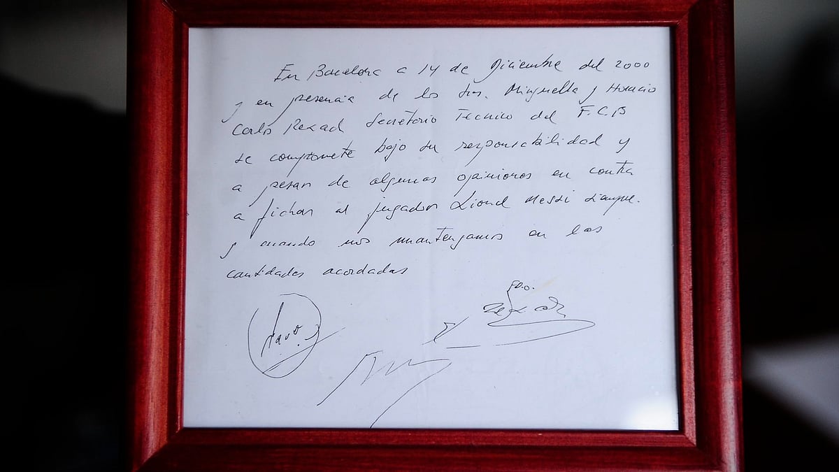 An agreement in principle to sign the-then-13-year-old Messi was written on the napkin almost 25 years ago at a Barcelona tennis club. - Photo: X/ @TheEuropeanLad